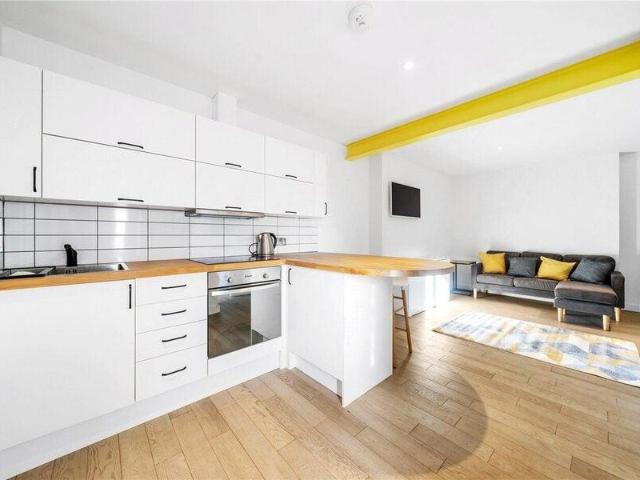 Apartment for rent in Cat Hill, England