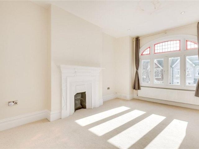 Apartment for rent in Cat Hill, England
