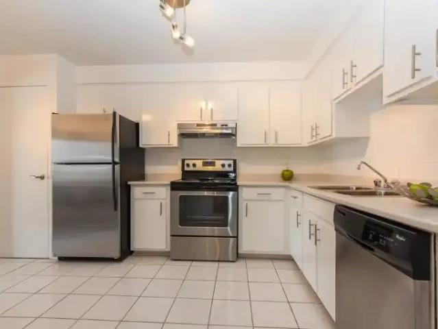 Apartment for rent in Pointe-claire, Quebec