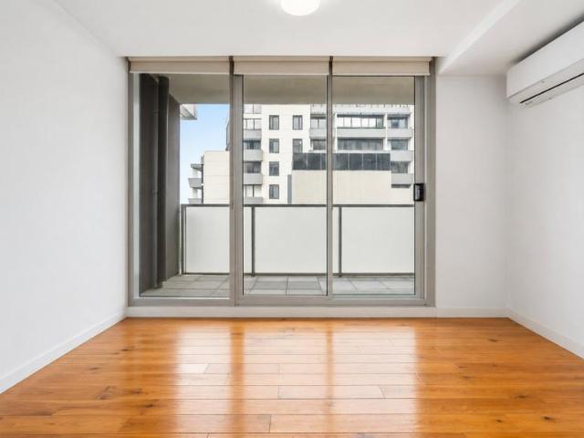 Apartment for sale in Port Melbourne, Melbourne