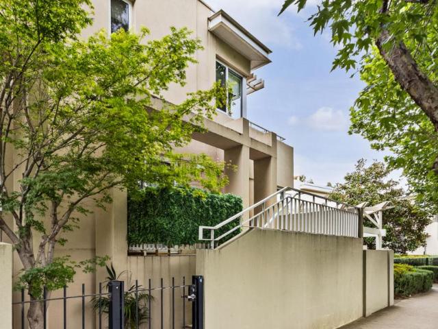 Apartment for sale in Port Melbourne, Melbourne