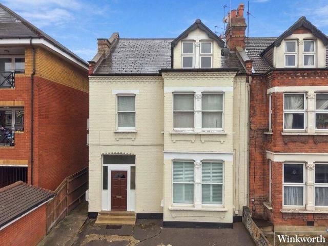 Apartment for rent in Cat Hill, England