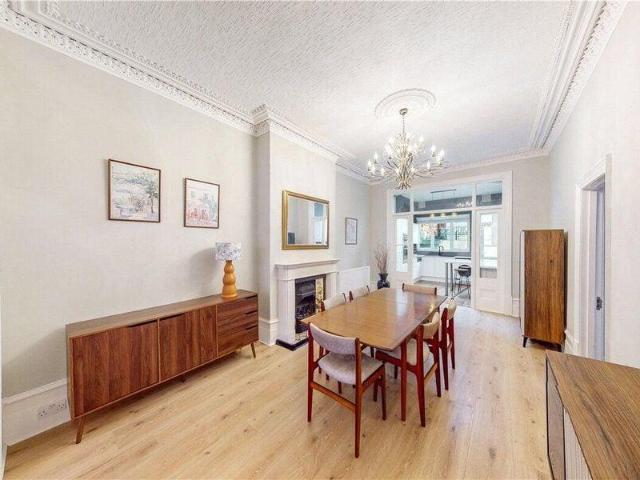Apartment for rent in Cat Hill, England