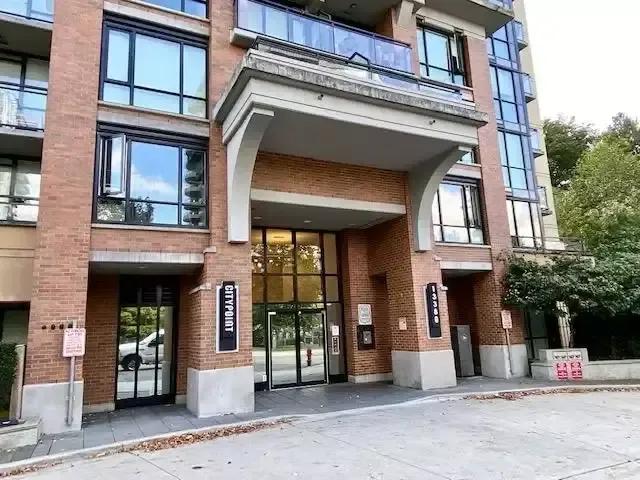 Condo for rent in Surrey, British Columbia