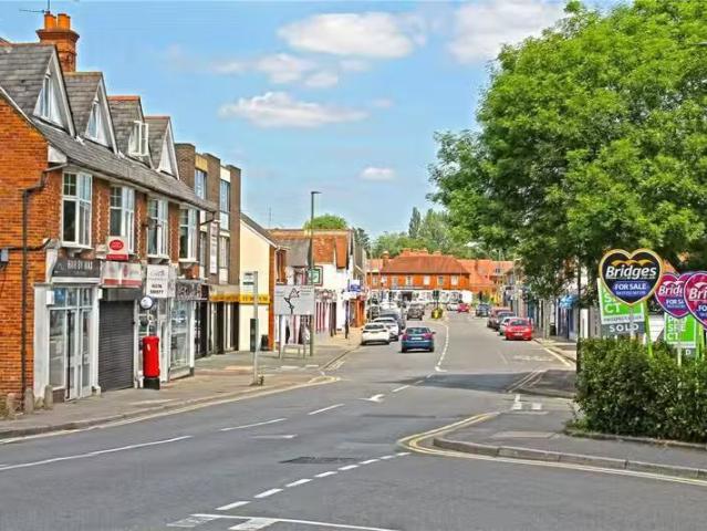 House for rent in Heol-las, Surrey