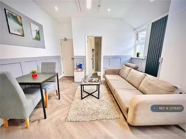 House for rent in Plasnewydd, Falcon Lodge