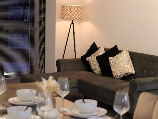 House for rent in The Image, Pouchen End