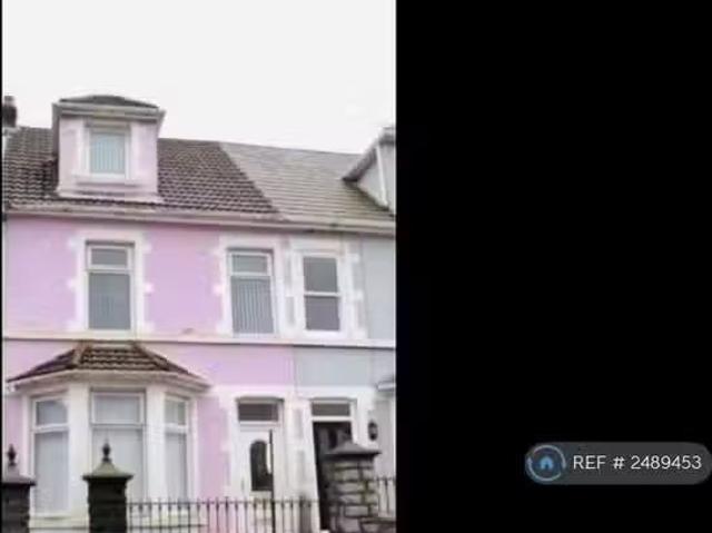 House for rent in Ynyshir, Wales