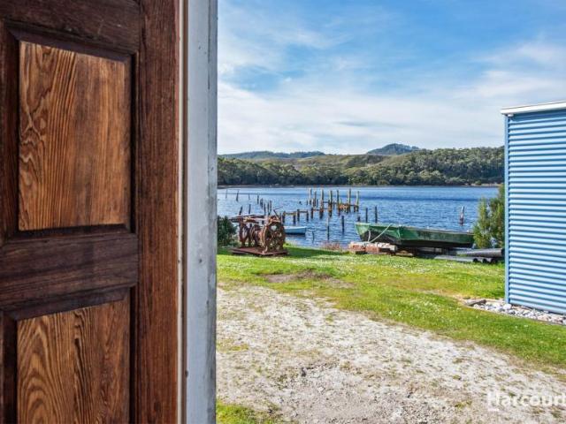 House for sale in Strahan, West Coast