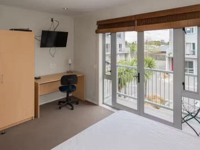 Apartment for rent in Chaslands, Canterbury