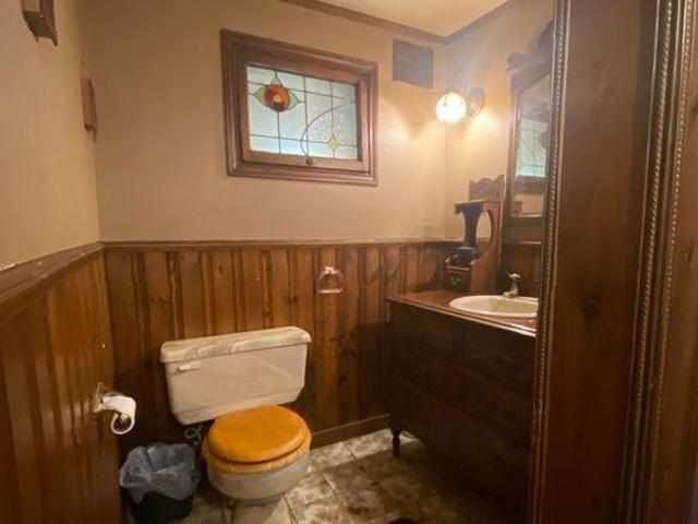 Room for rent in Burlington, Ontario