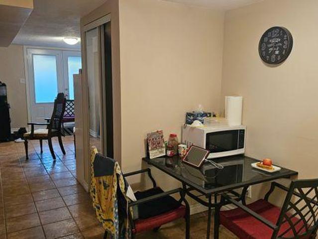 Room for rent in Burlington, Ontario