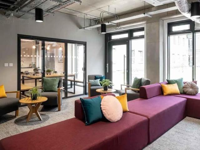 Room for rent in The King's Mile, The Bridge