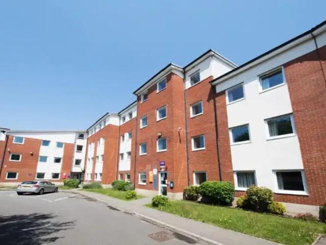 Room for rent in Falcon Lodge, Wales