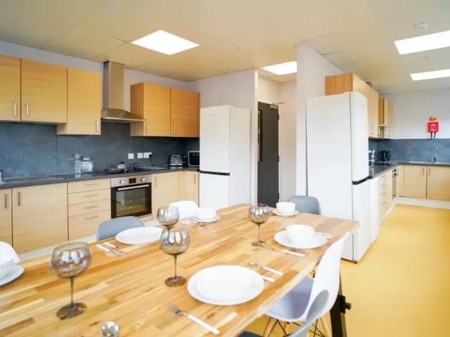 Room for rent in Southside, Scotland