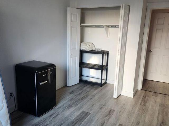 Room for rent in Wedgewood, Alberta
