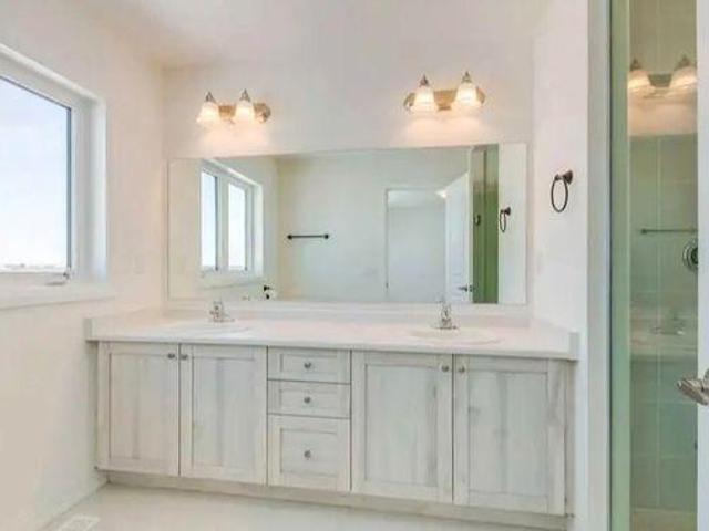 Room for rent in Ancaster, Ontario