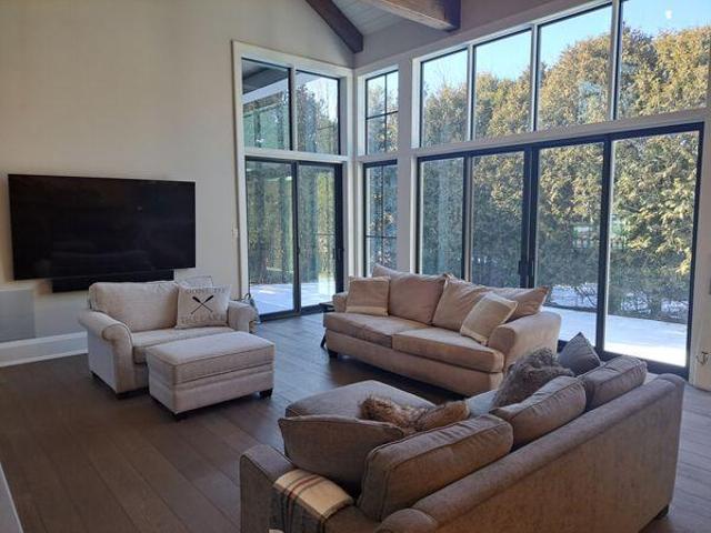 Room for rent in Ancaster Heights, Hamilton