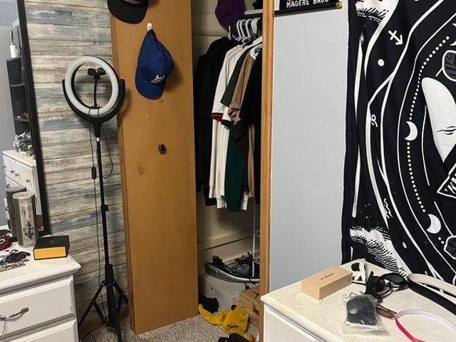 Room for rent in Ancaster, Ontario