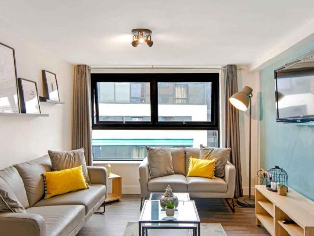 Room for rent in Hyde Park, West Yorkshire