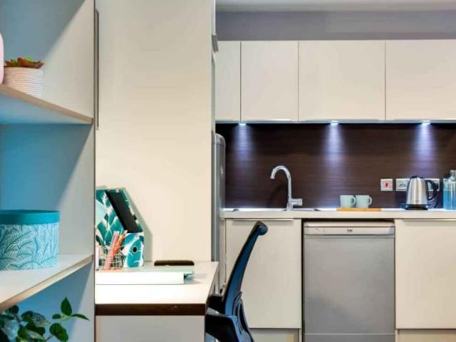 Room for rent in Hyde Park, West Yorkshire