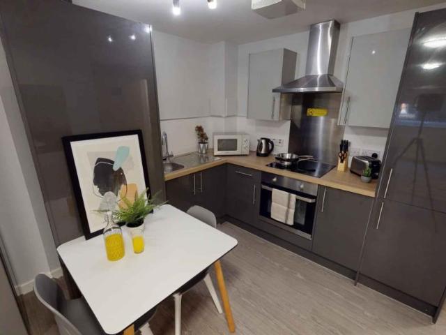 Room for rent in Hyde Park, West Yorkshire