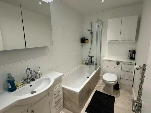 Room for rent in Earl's Court, Greater London