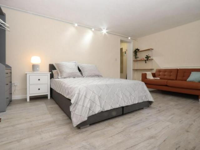 Room for rent in Mile End, Greater London