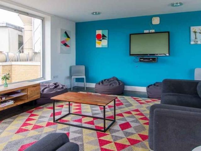 Room for rent in Chalk Farm, Greater London