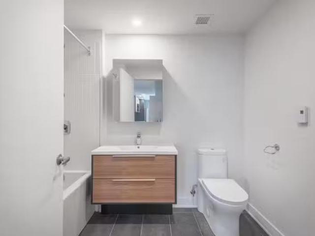 Condo for rent in Les Moulins, Quebec