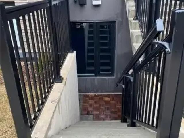 Townhouse for rent in Burlington, Ontario
