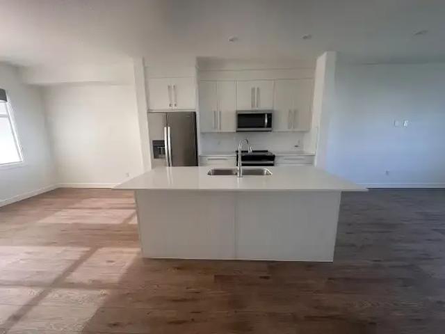 Townhouse for rent in Briarfield Townhomes, Calgary