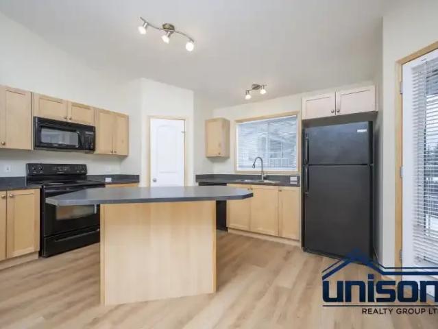 Townhouse for rent in Northwest, Alberta