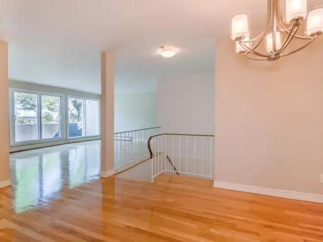 Townhouse for rent in Dorval, Quebec