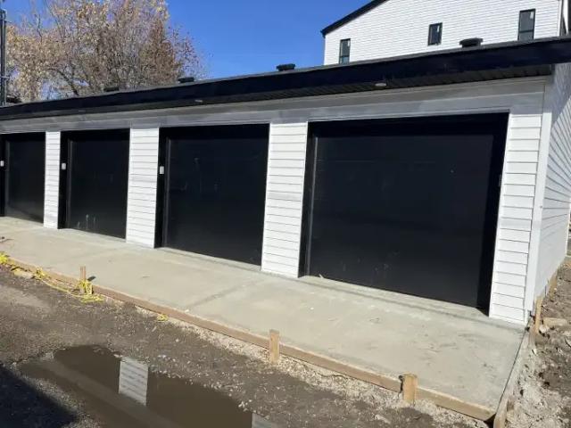 Townhouse for rent in Wedgewood, Alberta