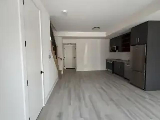 Townhouse for rent in Strathroy-caradoc, Ontario