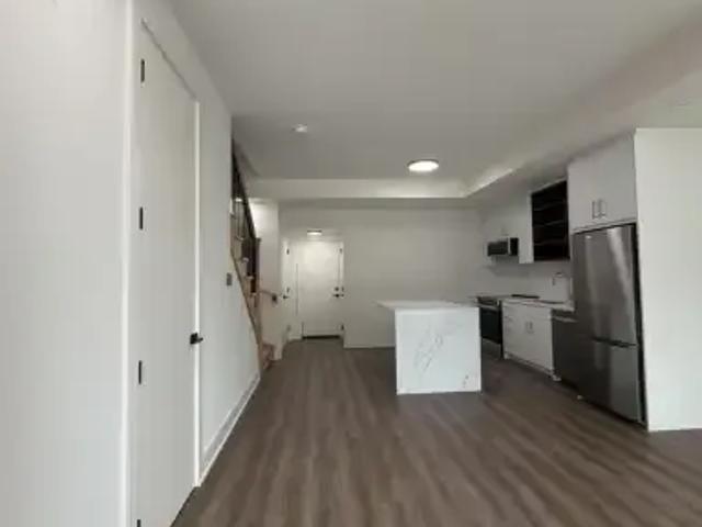Townhouse for rent in Strathroy-caradoc, Ontario