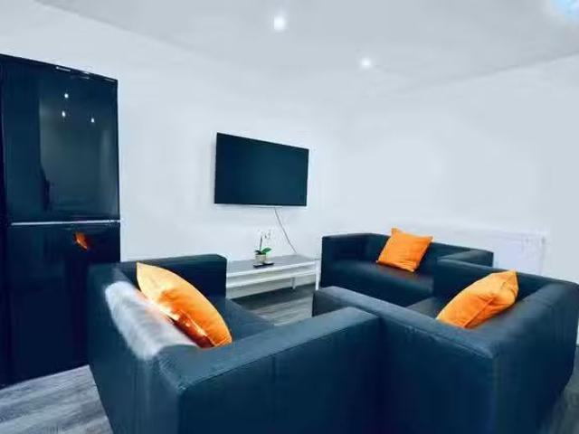 Apartment for rent in Kensington, Calderstones