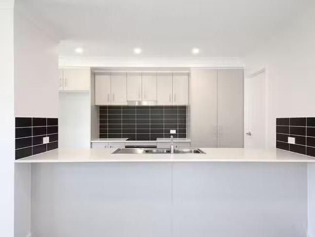 House for rent in Lethbridge, Victoria