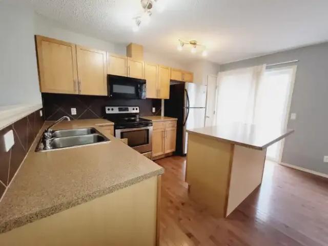 Townhouse for rent in Wedgewood, Alberta