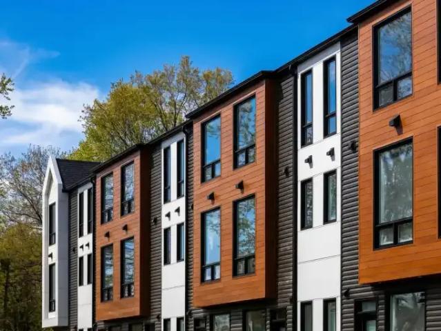 Townhouse for rent in Grand River North, Kitchener