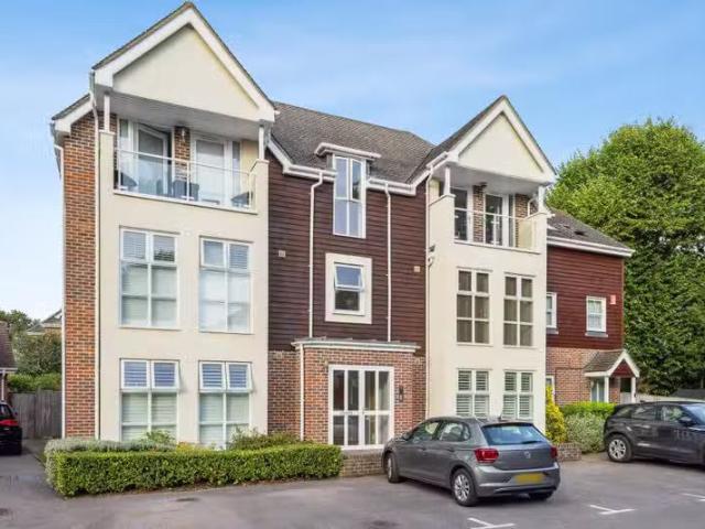 Apartment for rent in Blackhills, Surrey