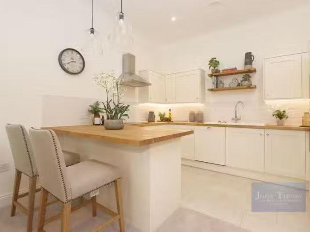 Apartment for rent in Grange Hill, Epping Forest