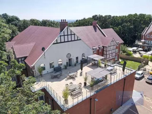 Apartment for rent in Grange Hill, Epping Forest