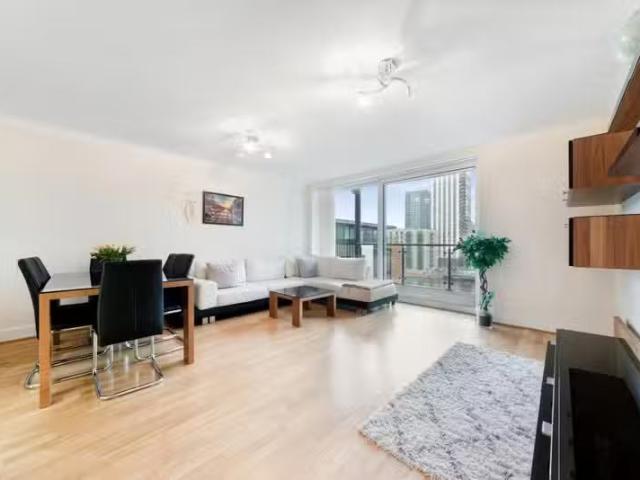 House for rent in Boardwalk Place, Blackwall