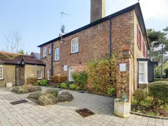 House for rent in Little Stanmore, Greater London
