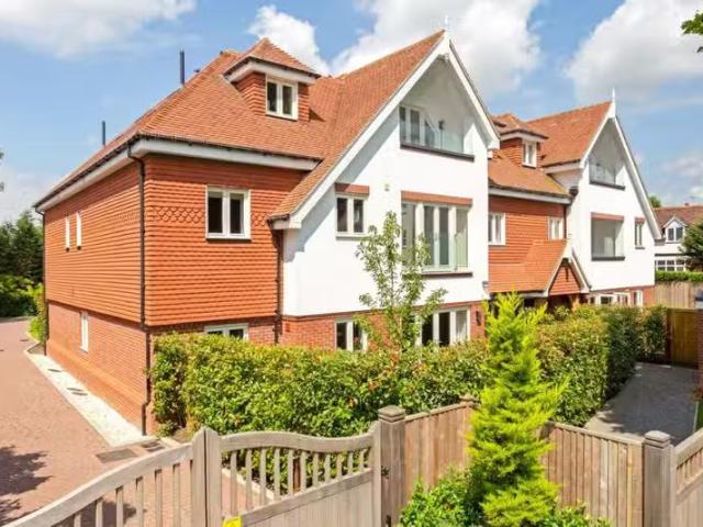 House for rent in Merrow, Guildford