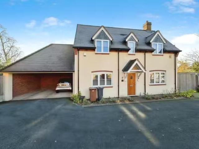 House for rent in Calderstones