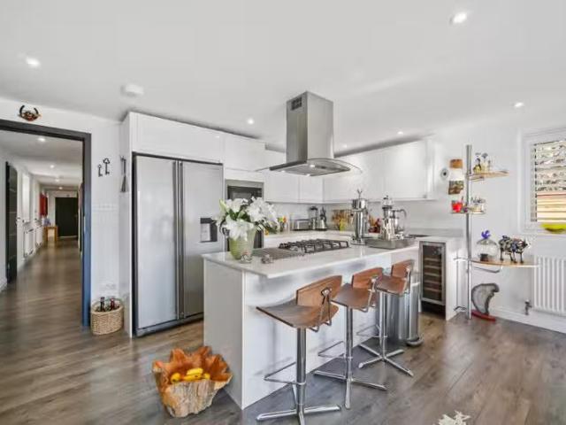 House for rent in Row Town, Surrey