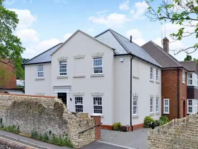 House for rent in Fole, Surrey